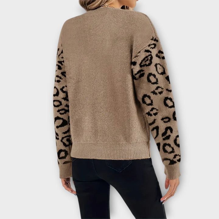 Alicia | Casual Sweater with Lion Design