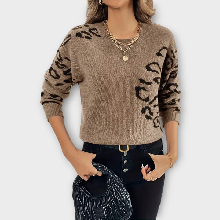 Alicia | Casual Sweater with Lion Design