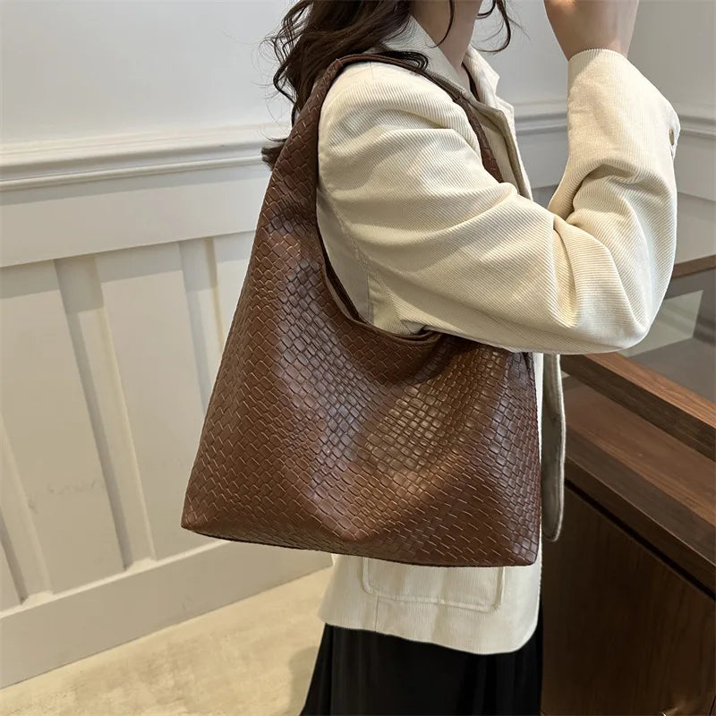 Betsy | Shoulder Bag with Woven Pattern