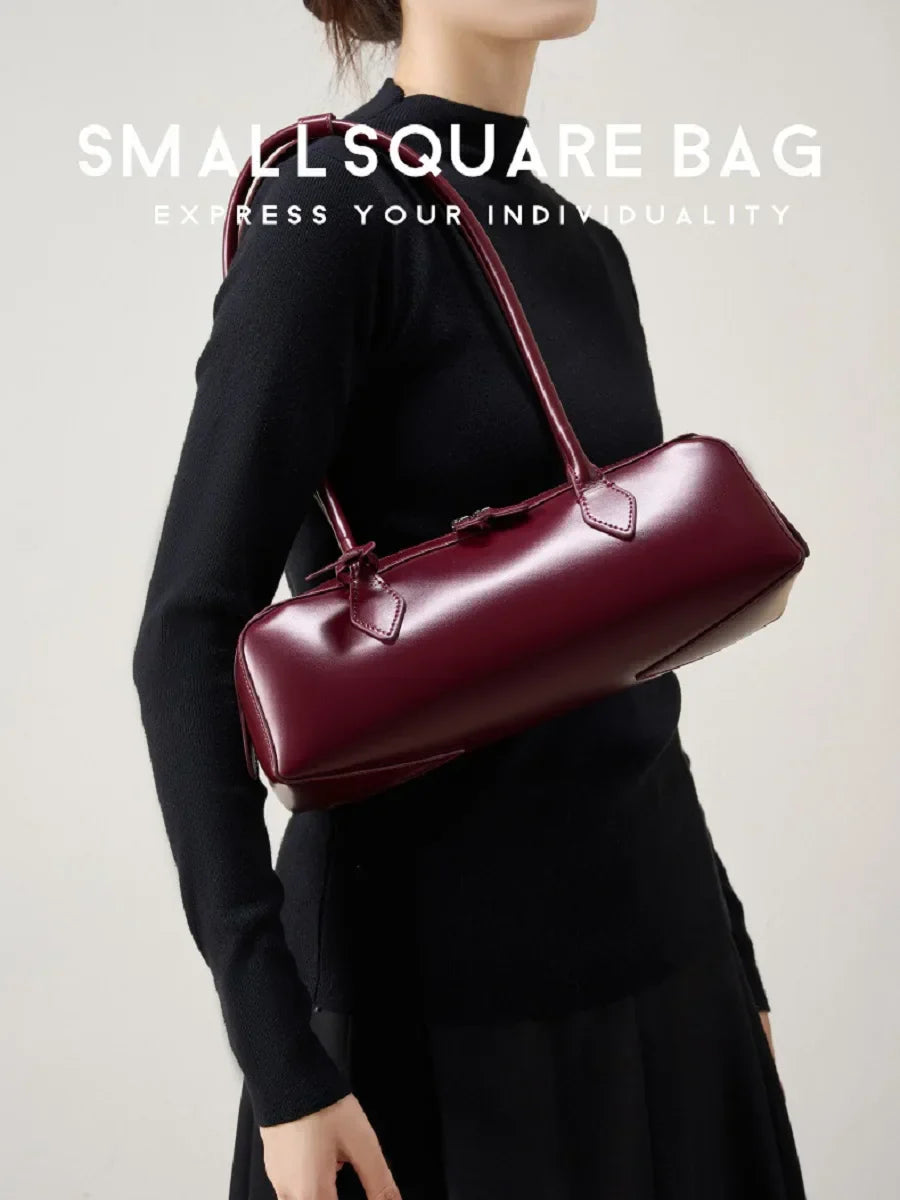 Angie | Luxurious Shoulder Bag in Baguette Style